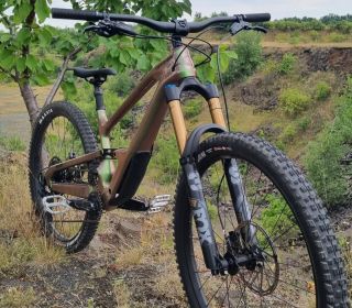 No words needed. Enduro bikeparková superlight ultrapevná karbonová mašina. HIGH PIVOT PROPOTIONAL RESPONSE GRAVITY CAVITY...