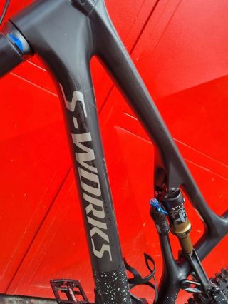 🔥 Chraň svůj bike jako profík! 🔥 Kompletní instalace ochranných fólií RideWrap od BikeShield na Specialized Stumpjumper...